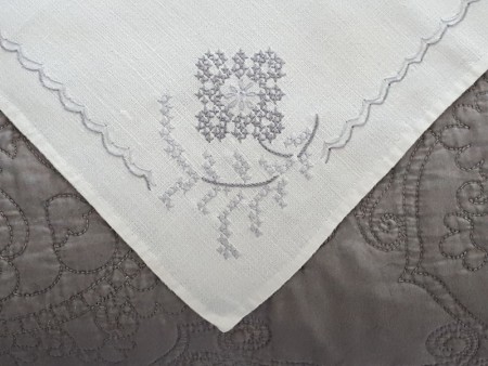 Hand Embroidered Linen Napkin - Free shipping in U.S.!