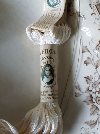 Vintage Ivory Silk Embroidery Thread - A Dozen Skeins - Seda Filoflosse