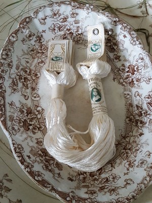 Vintage Silk Embroidery Thread - A Dozen Skeins - Seda Filoflosse