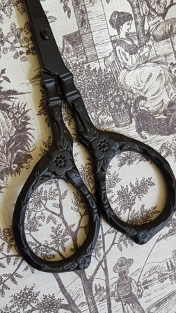 Tudor Rose Scissors - Matte Black